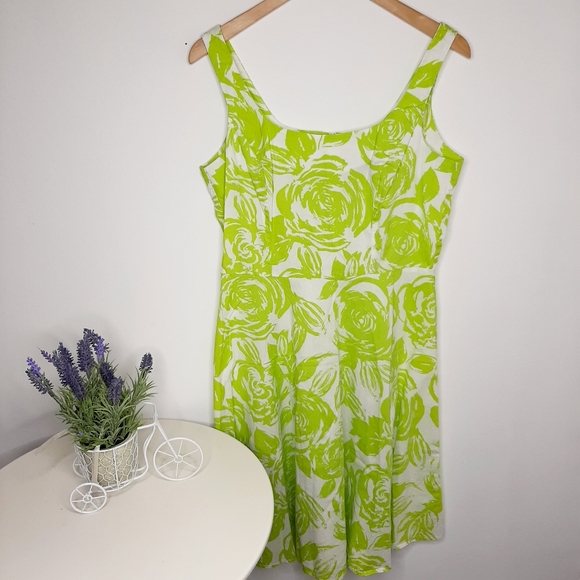 sweet Dresses & Skirts - Sweet Sleeveless Lime Green dress size 10